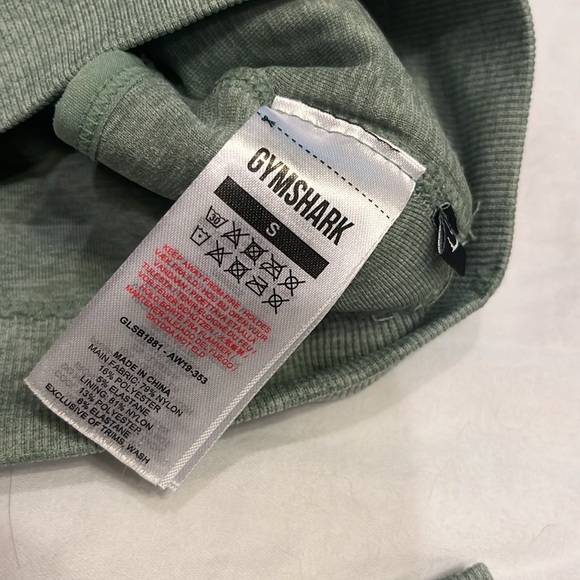 Small sage green gymshark camo sports bra and leggings - Picture 4 of 6